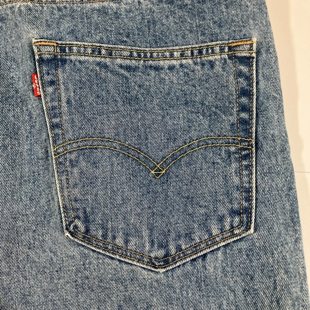 Levi's 550 Jeans Mens 38x32 Relaxed Fit Tapered Medium Wash Blue Denim